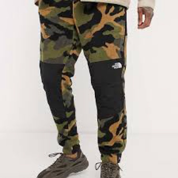 The North Face 95 Retro Denali pant in camo